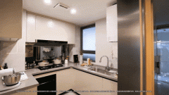 厨房取阳台的开窗得的实现了对齐